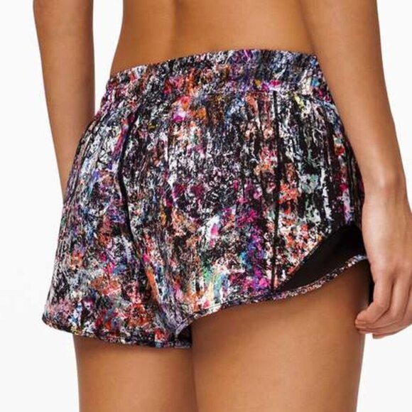 Lululemon Hotty Hot Short II *2.5" - 6 Vitalize Multi / Black - Picture 2 of 7